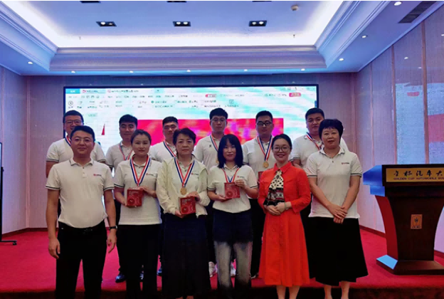 在沈陽為央企東北汽貿的員工分享《商務禮儀與智慧溝通》課程